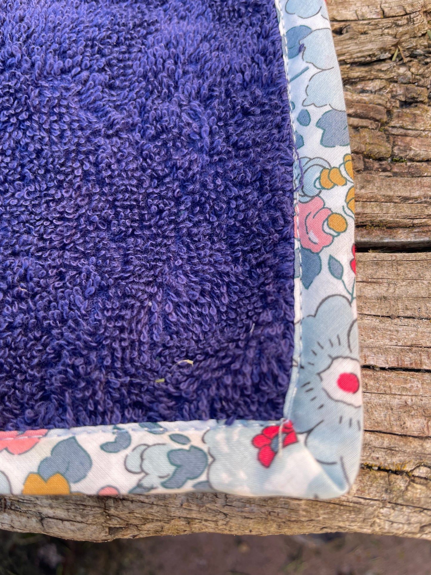 Toalla de cara azul con Betsy Blue