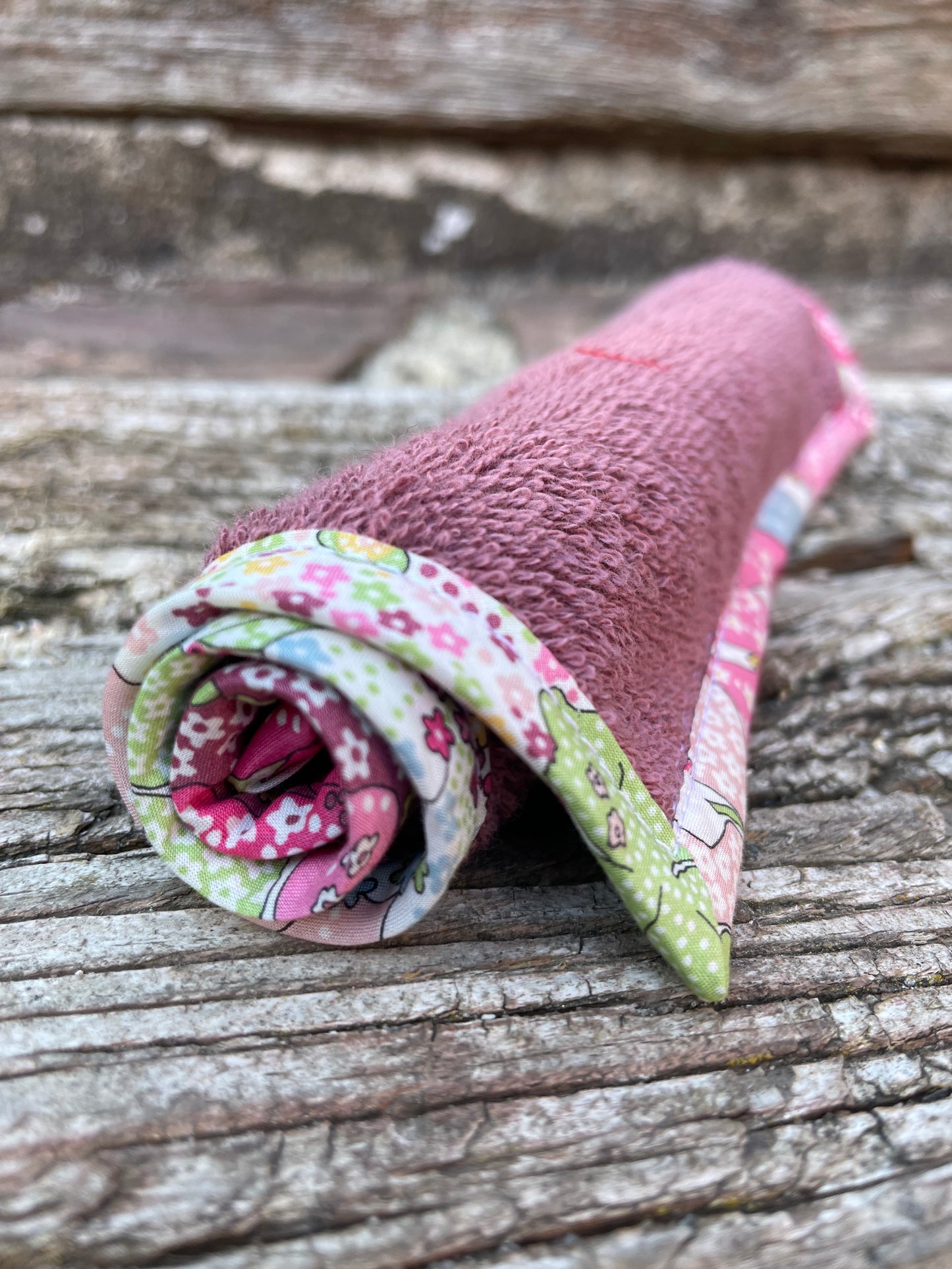 Toalla de cara rosa oscuro Mauvey Pink