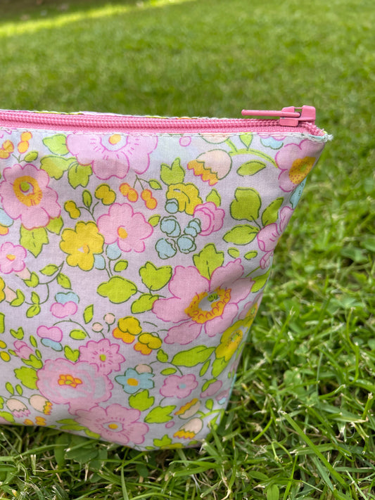 Neceser Plastificado Flúor Pink M