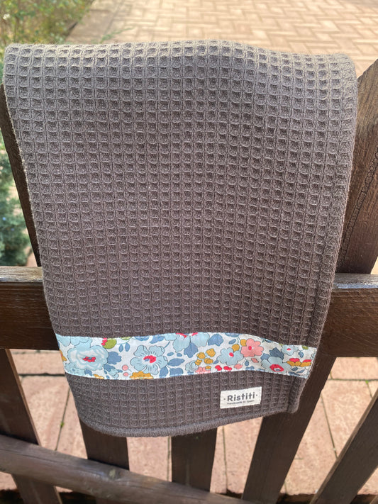 Trapo de Cocina marrón con Betsy Blue