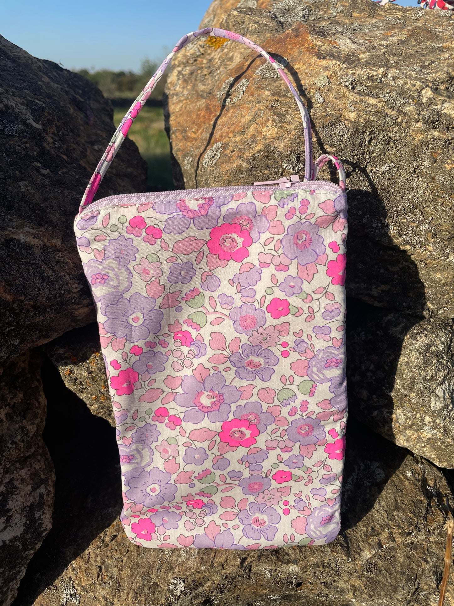 Bolsito cruzado Betsy Morado