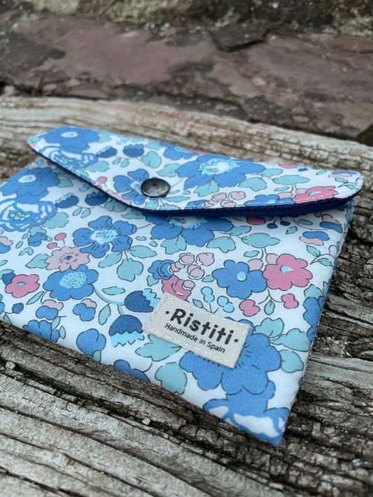 Monedero con botón Betsy Asago