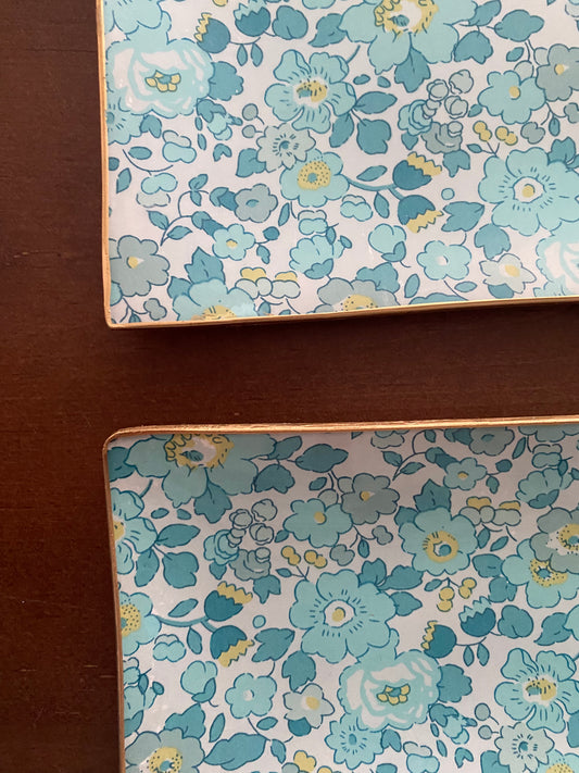 Plato 26x13 Betsy Mint