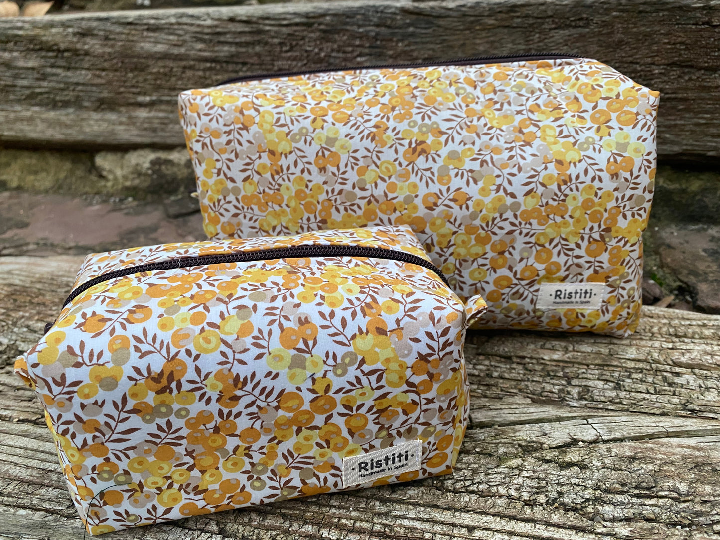 Neceser Magno acolchado Wiltshire Yellow plastificado por dentro