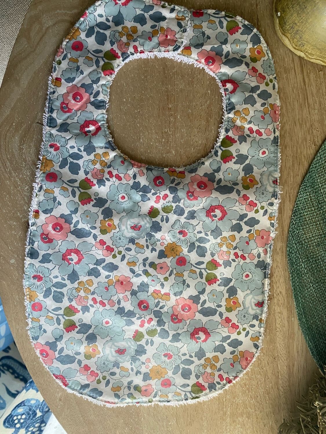 Babero plastificado Betsy Blue