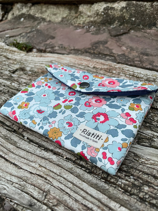 Monedero con botón Betsy Blue