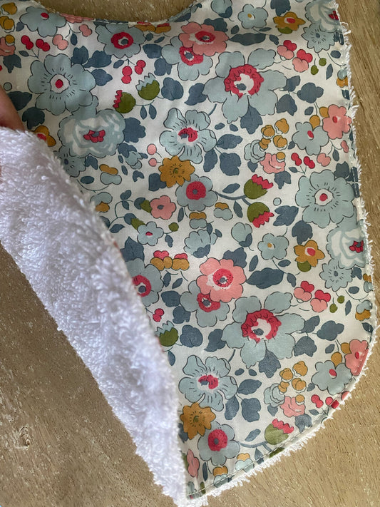 Babero plastificado Betsy Blue