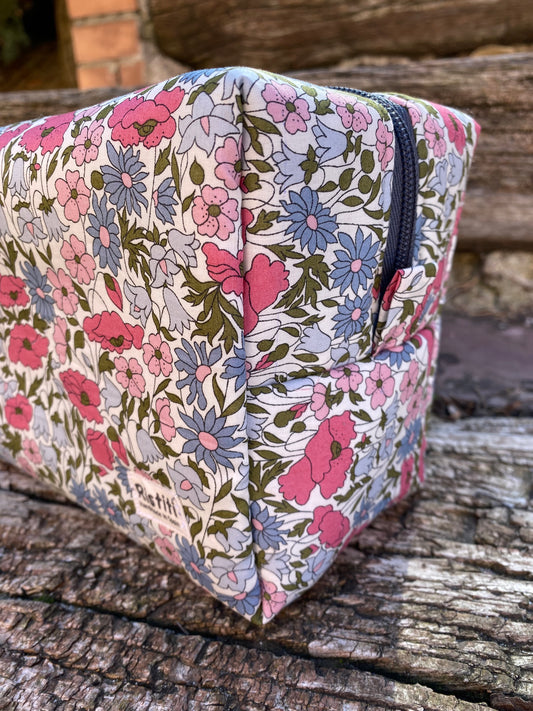 Neceser Magno acolchado Popy Pink plastificado por dentro