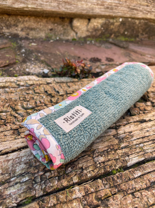 Toalla de cara verde con betsy Pink