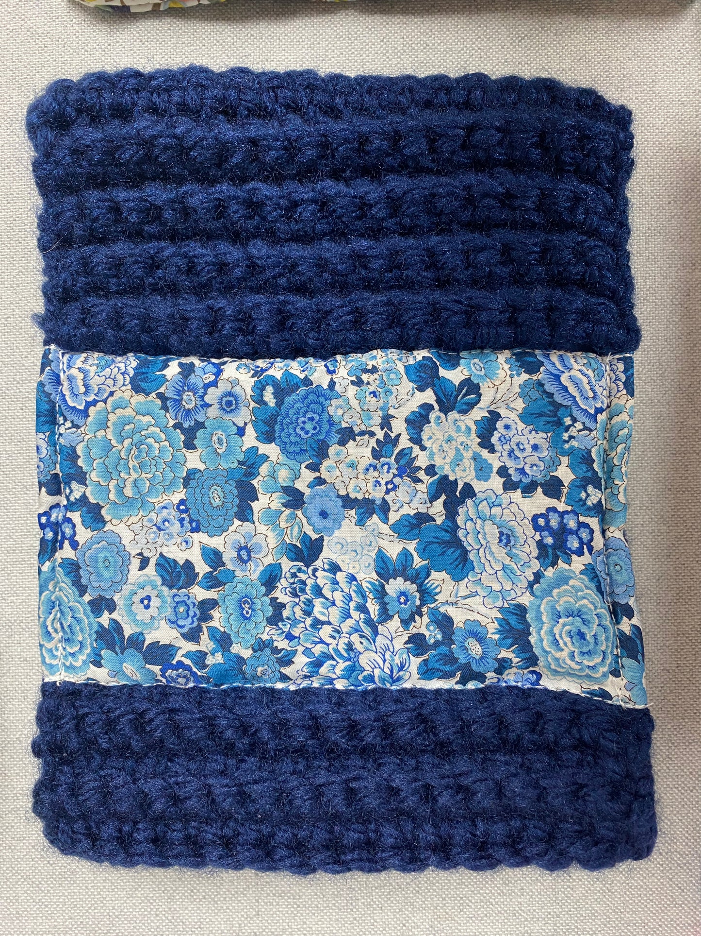 Cuello azul con tira Elysian