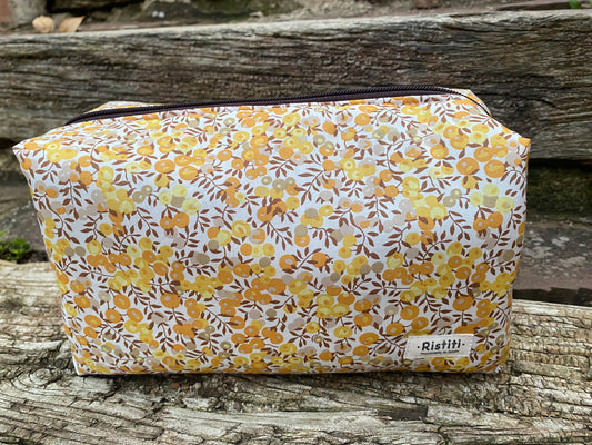 Neceser Magno acolchado Wiltshire Yellow plastificado por dentro