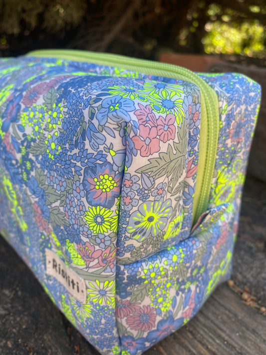 Neceser Magno acolchado Margaret Fluor plastificado por dentro