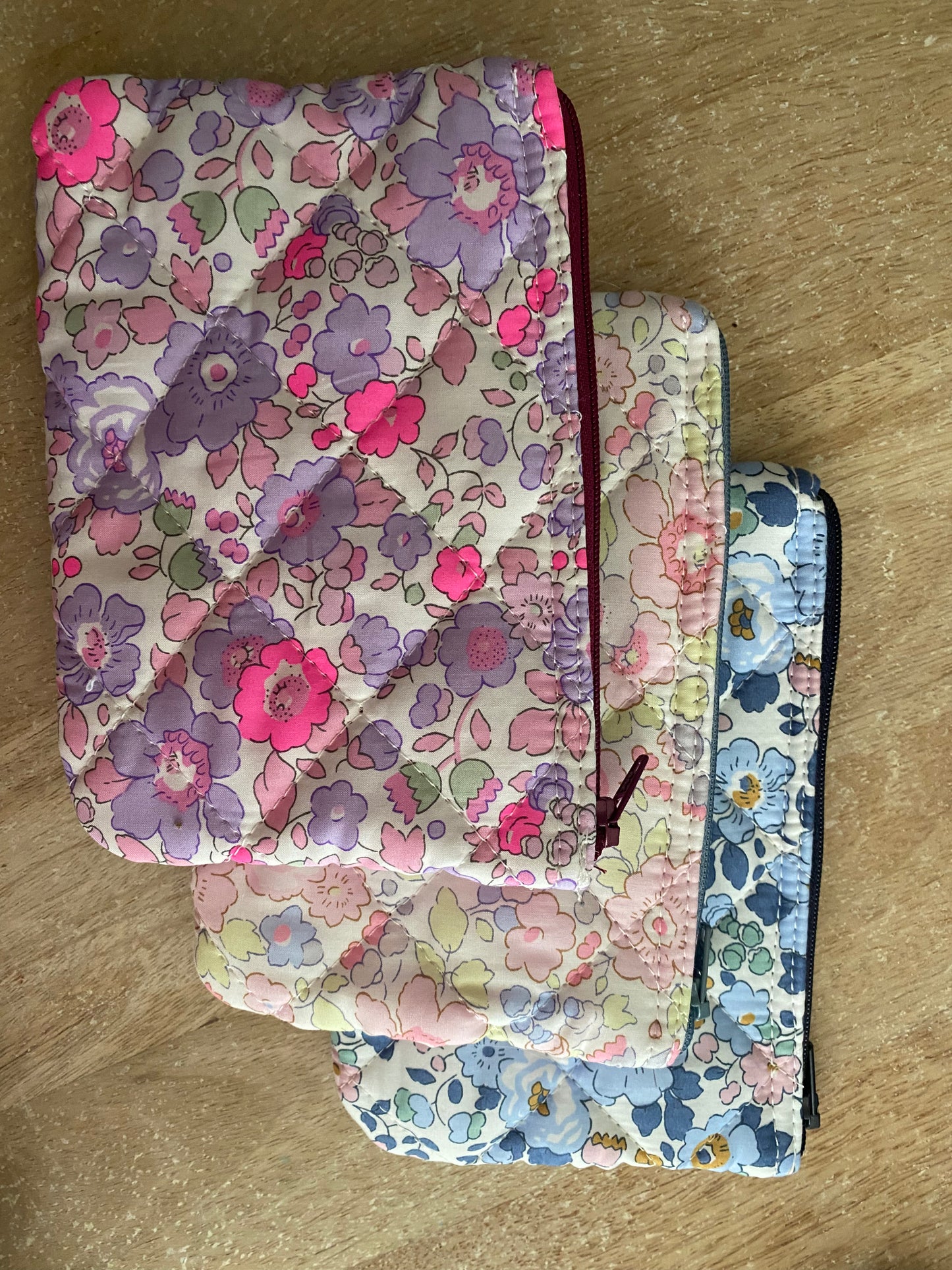 Monedero acolchado Betsy Morado