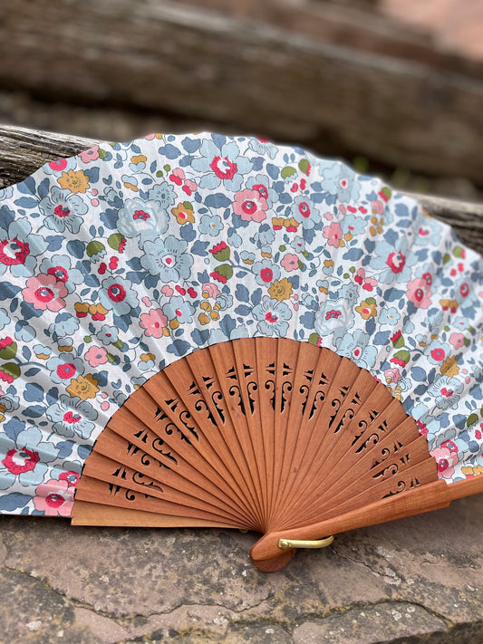 Abanico Tallado Betsy Blue